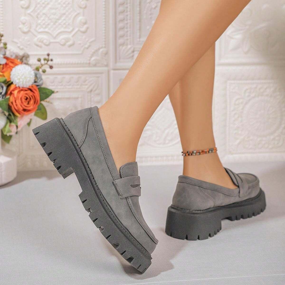 Élodie | Comfortable light gray suede loafers with a thick, cushioned sole