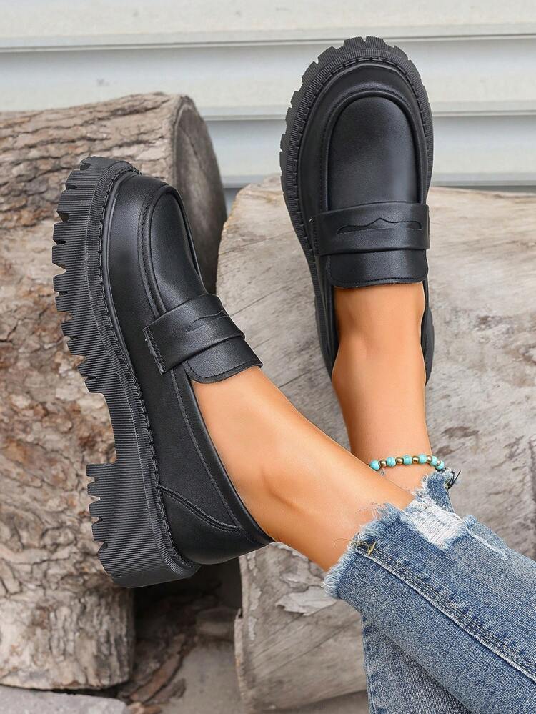 Melanie | Black loafers in quality leather with a cushioned and comfortable sole