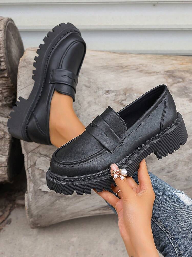 Melanie | Black loafers in quality leather with a cushioned and comfortable sole