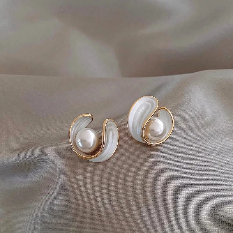 Boucles d'oreilles de luxe en opale blanche avec perles en or