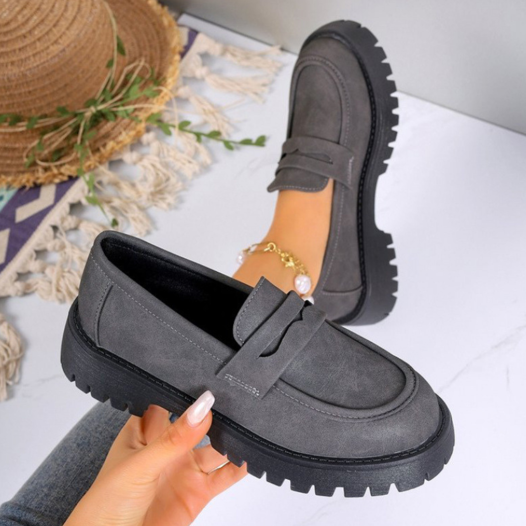 Anaïs | Comfortable suede loafers with a thick, cushioned sole