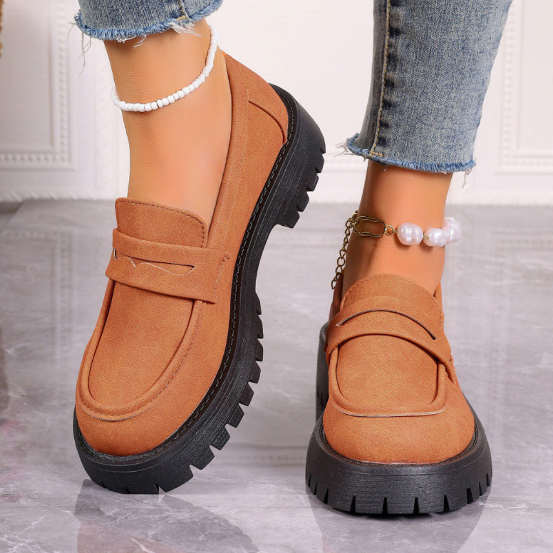 Anaïs | Comfortable suede loafers with a thick, cushioned sole