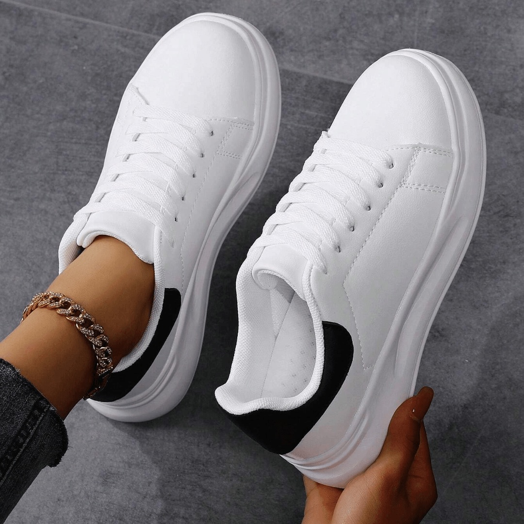 Light casual shoes with soft sole