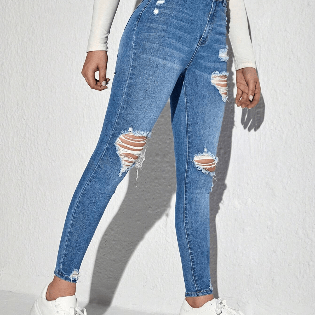 Tight jeans with high waist tears