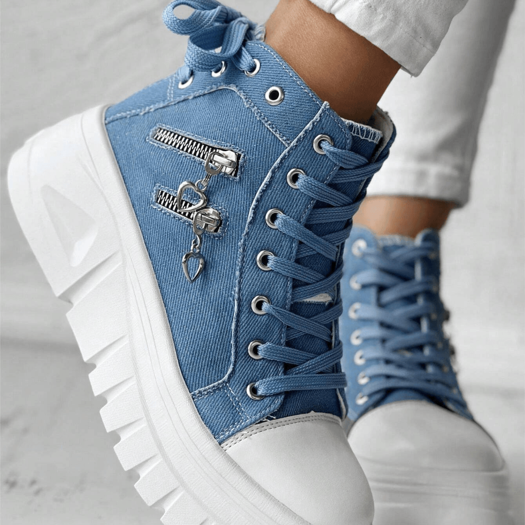 Comfortable shoes with zip and notched sole