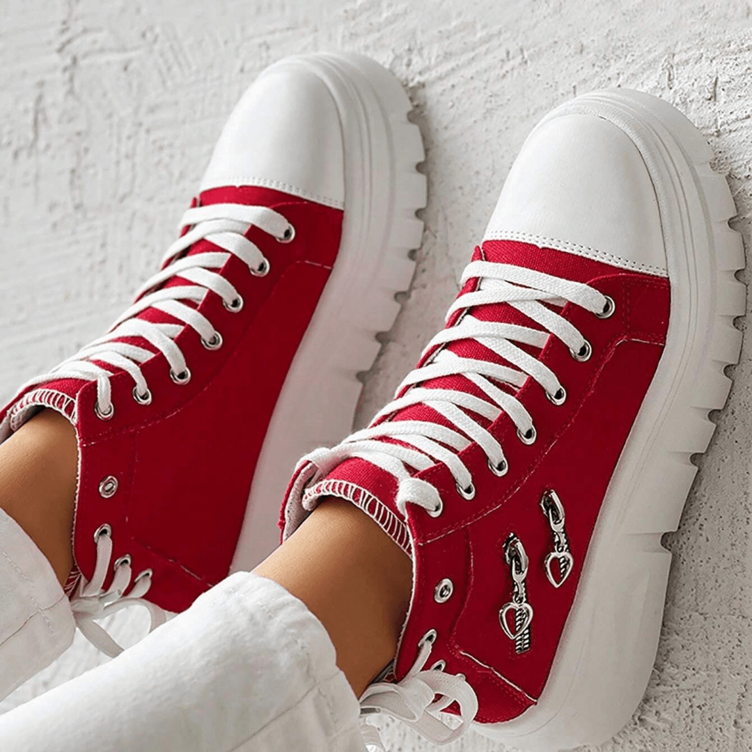 Comfortable shoes with zip and notched sole