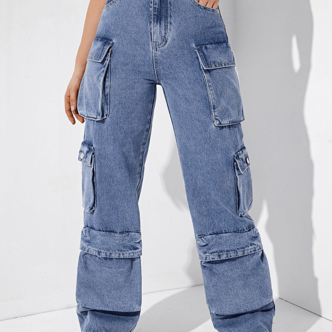 High waist cargo jeans with wide leg pockets