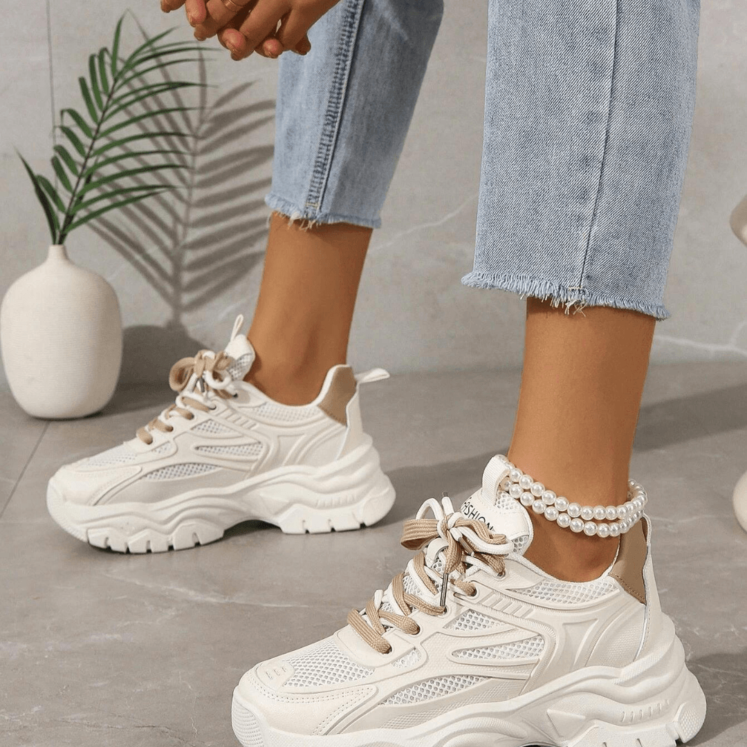 Breathable mesh shoes with soft sole