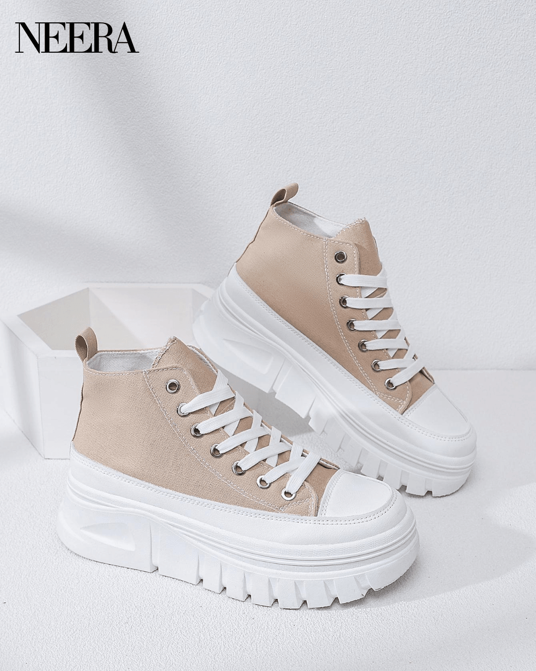 Canvas shoes with high sole