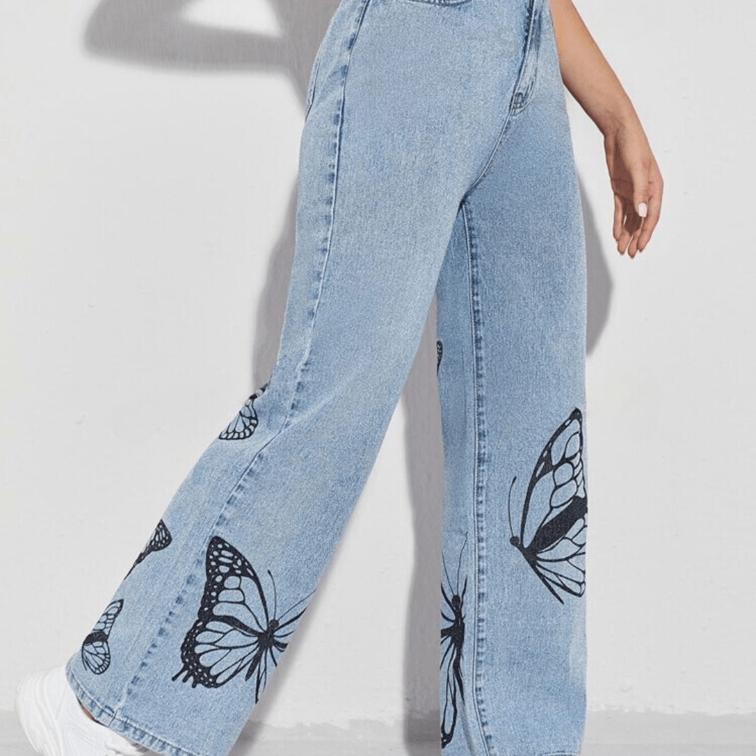 High waist jeans with wide leg pattern