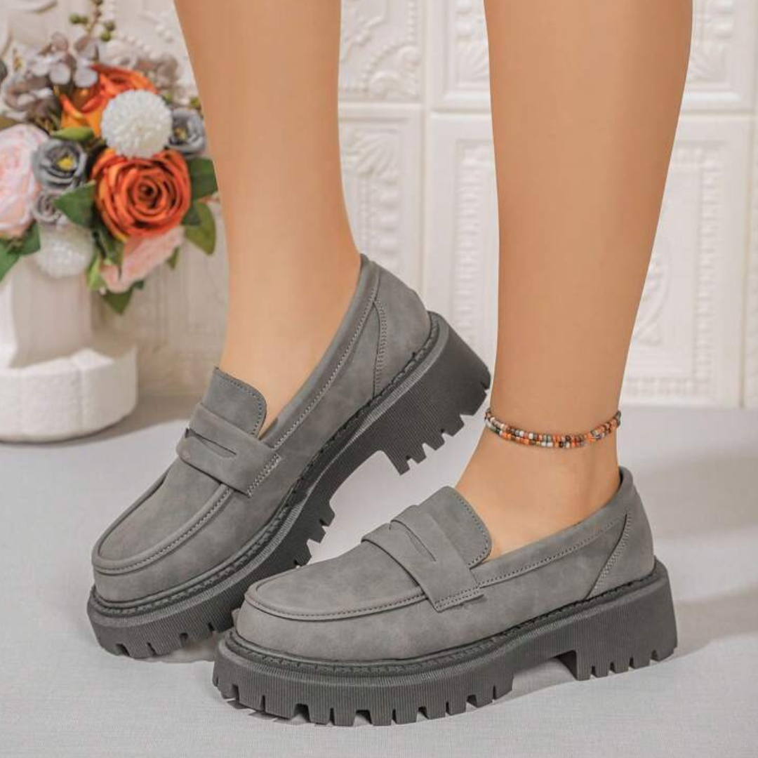 Élodie | Comfortable light gray suede loafers with a thick, cushioned sole