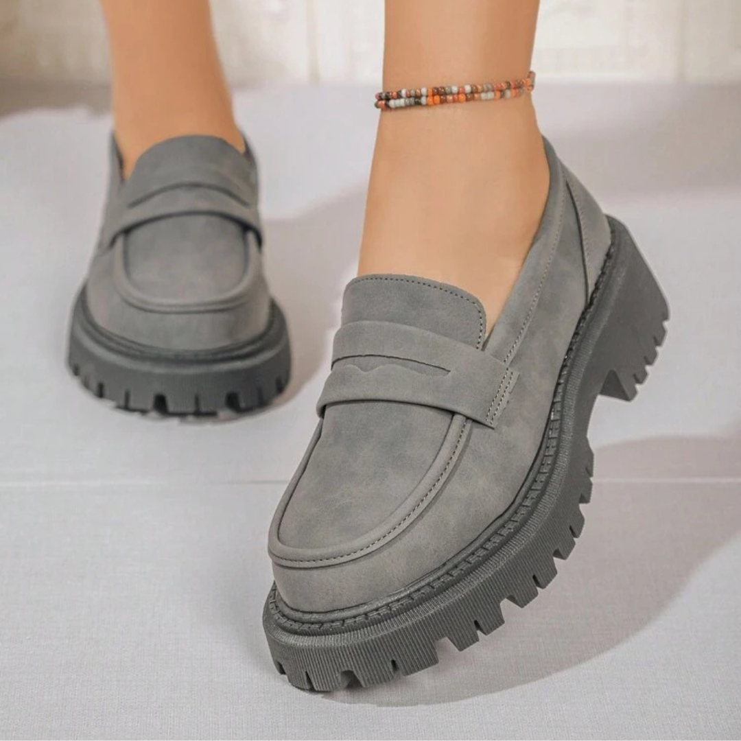 Élodie | Comfortable light gray suede loafers with a thick, cushioned sole