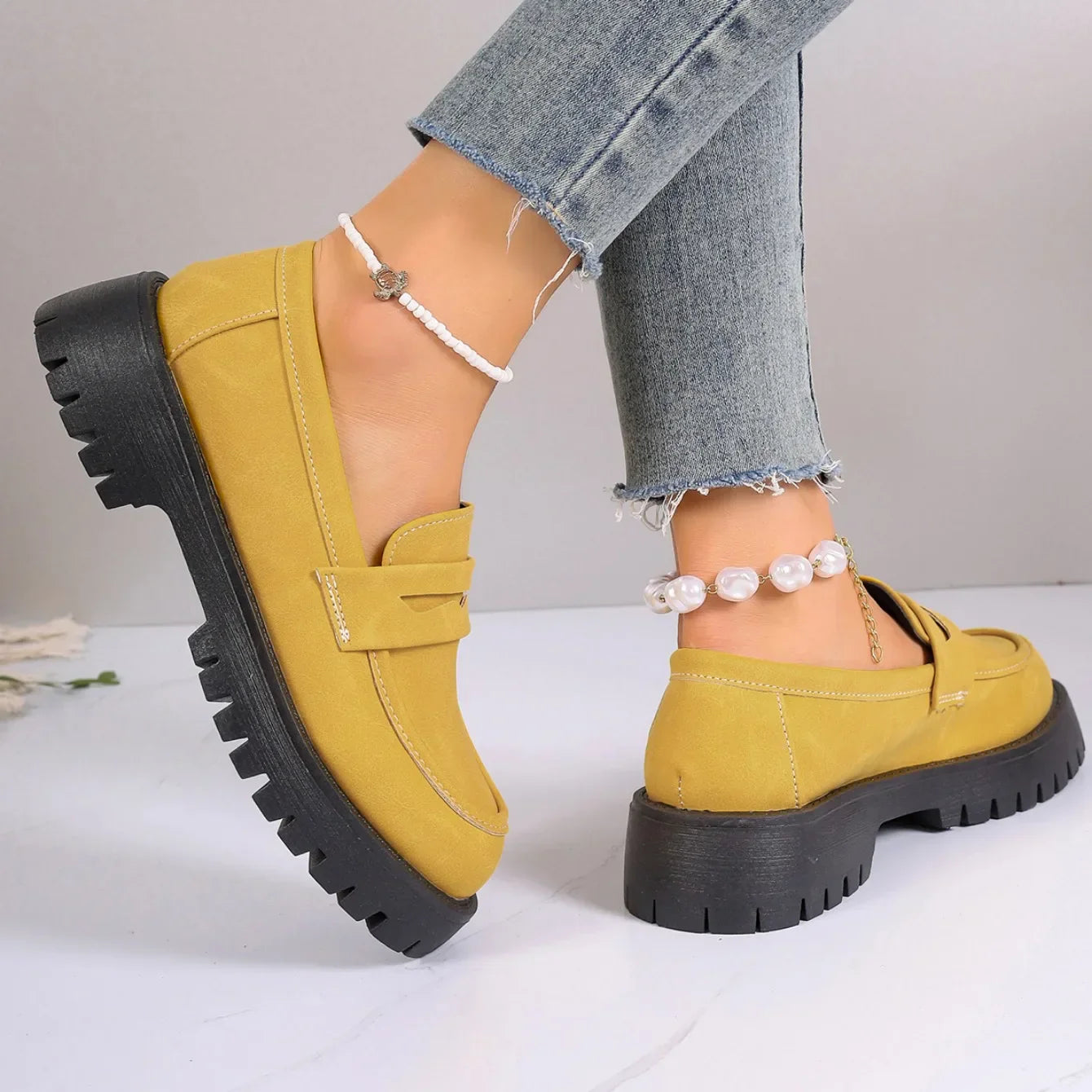 Anaïs | Comfortable suede loafers with a thick, cushioned sole