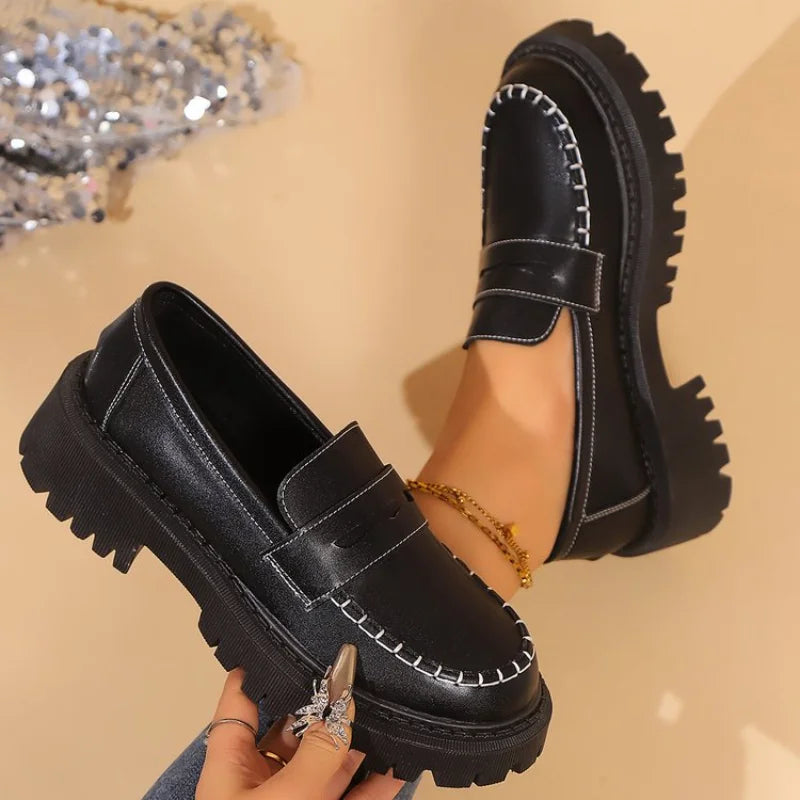 Edith | Comfortable black leather loafers with thick soles