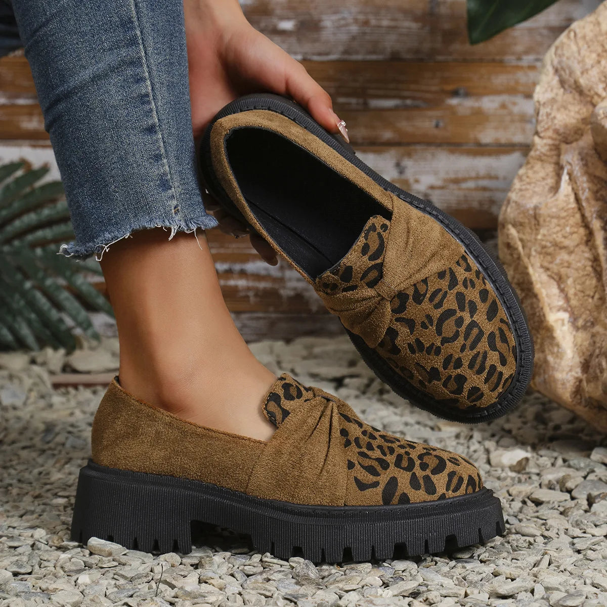 Léa | Leopard suede loafers with cushioned sole