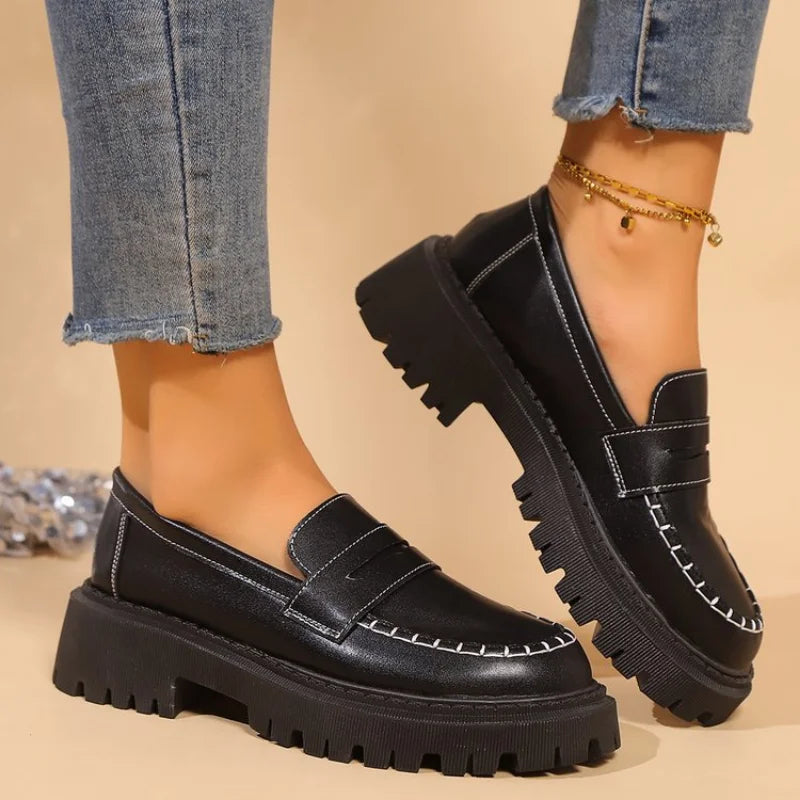 Edith | Comfortable black leather loafers with thick soles