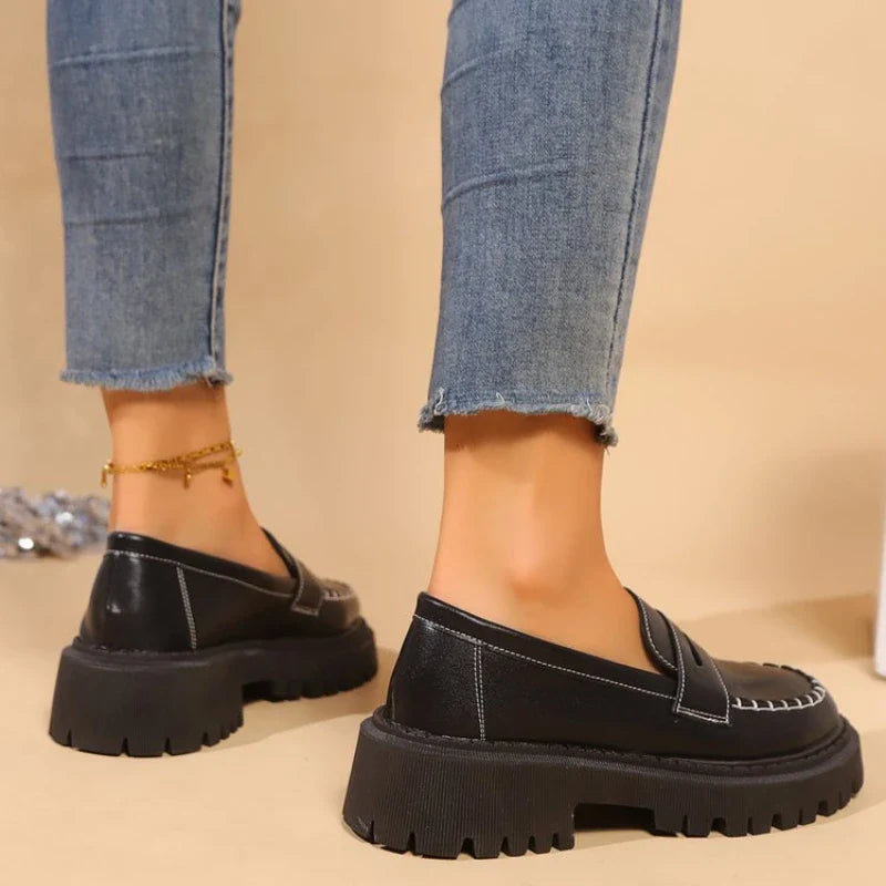 Edith | Comfortable black leather loafers with thick soles