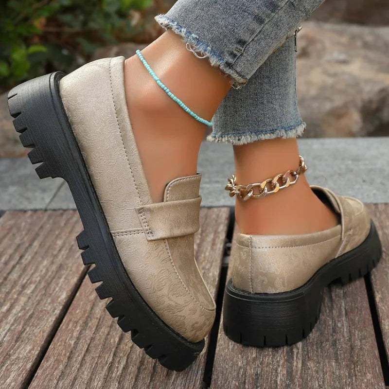 Raphaëlle | Comfortable embroidered leather loafers with a thick, cushioned sole