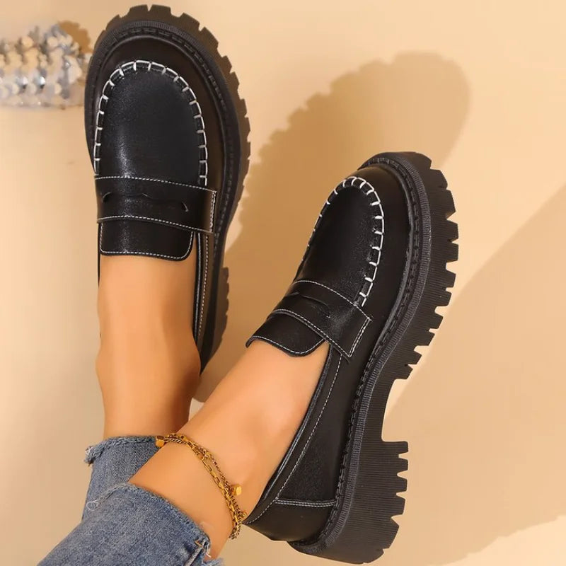 Edith | Comfortable black leather loafers with thick soles