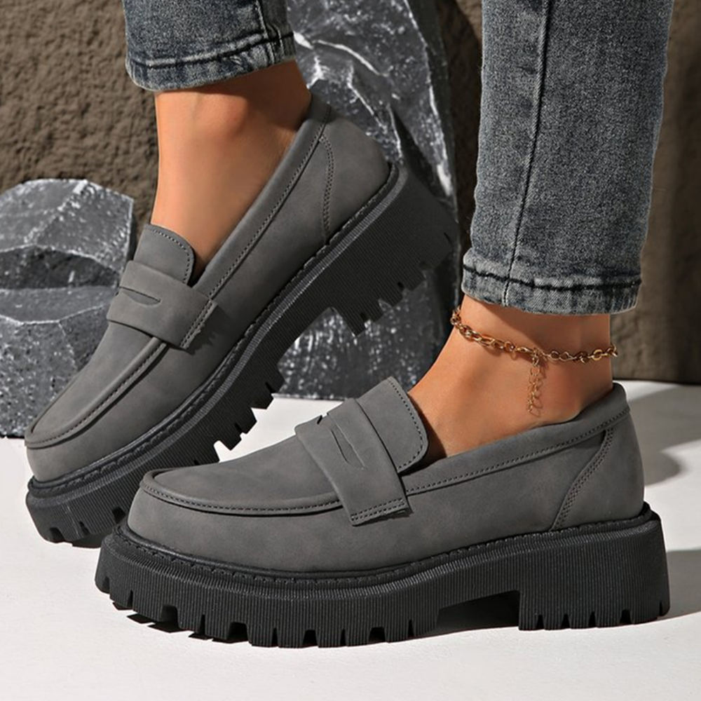 Amélie | Comfortable dark gray suede loafers with a thick, cushioned sole