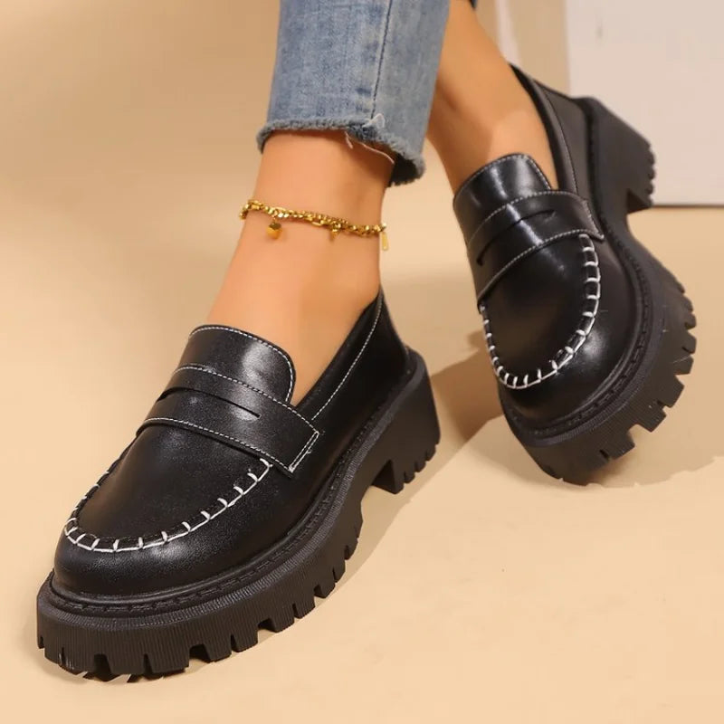 Edith | Comfortable black leather loafers with thick soles