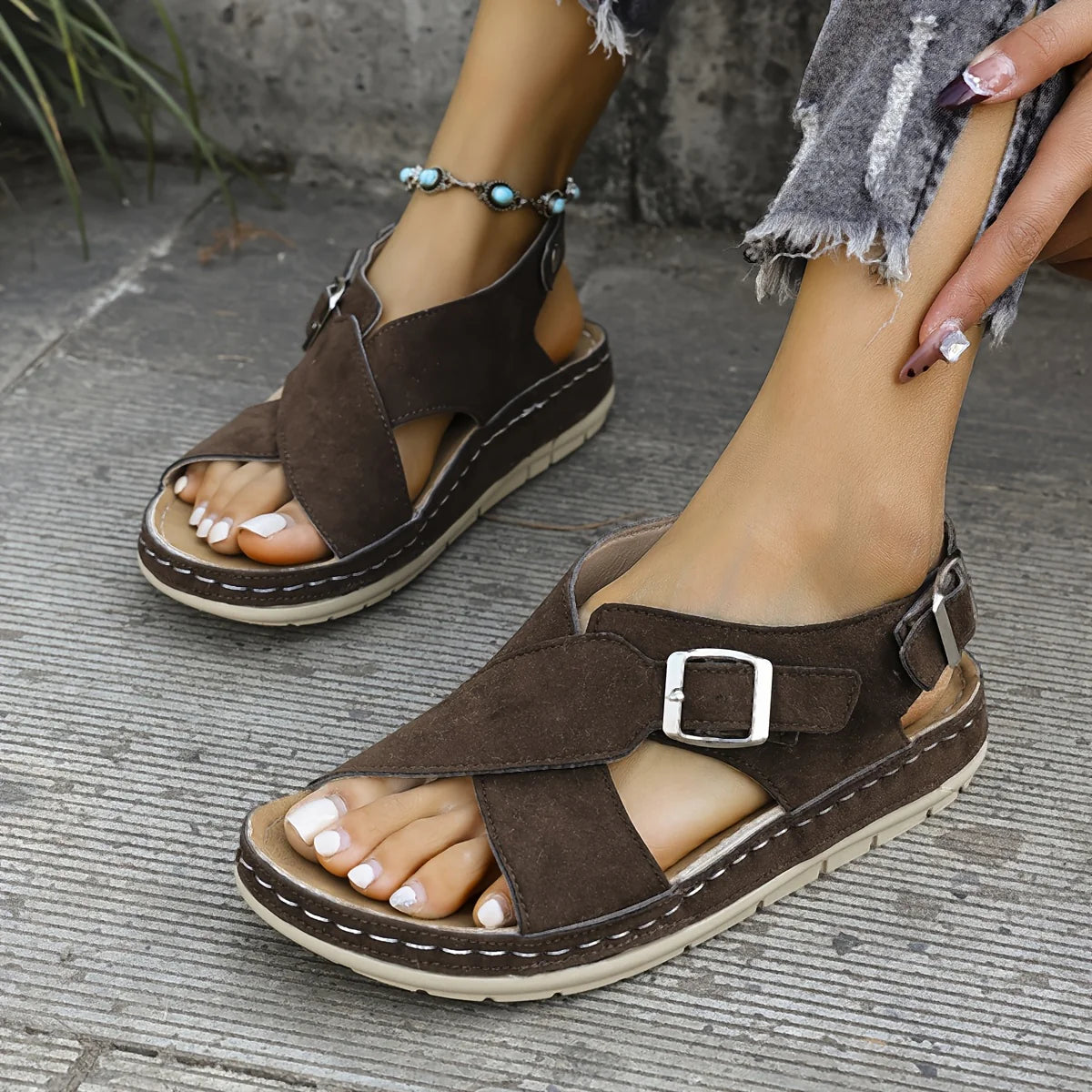 Sandales confortables croisées Liora™