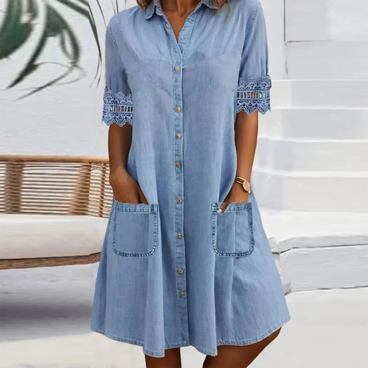 Ciccia | Robe bleue à col droit avec bordure en dentelle style mini denim